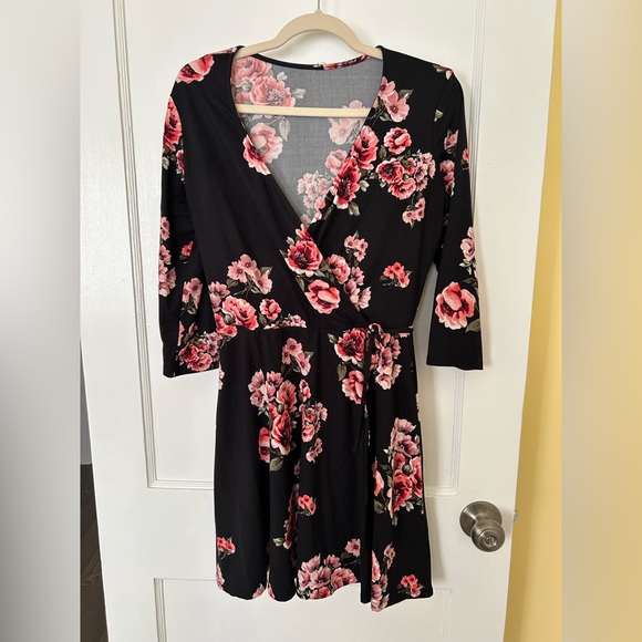 Quarter sleeve mini wrap dress - Picture 1 of 2